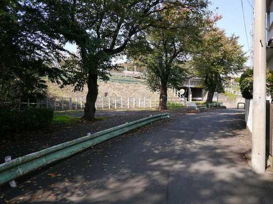 Local photos, including front road. Good per sun per south public land in a quiet residential area of ​​Tamagawagakuen Mae 13-minute walk, Green is a rich living environment. 