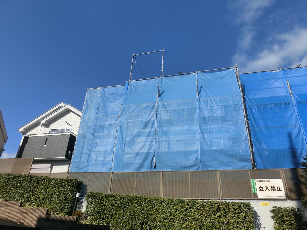 Local appearance photo. Is an 8-minute walk from the Minamimachida. Granbury Mall also located at about 300m, Shopping is also very convenient. December 20, shooting 2 Building