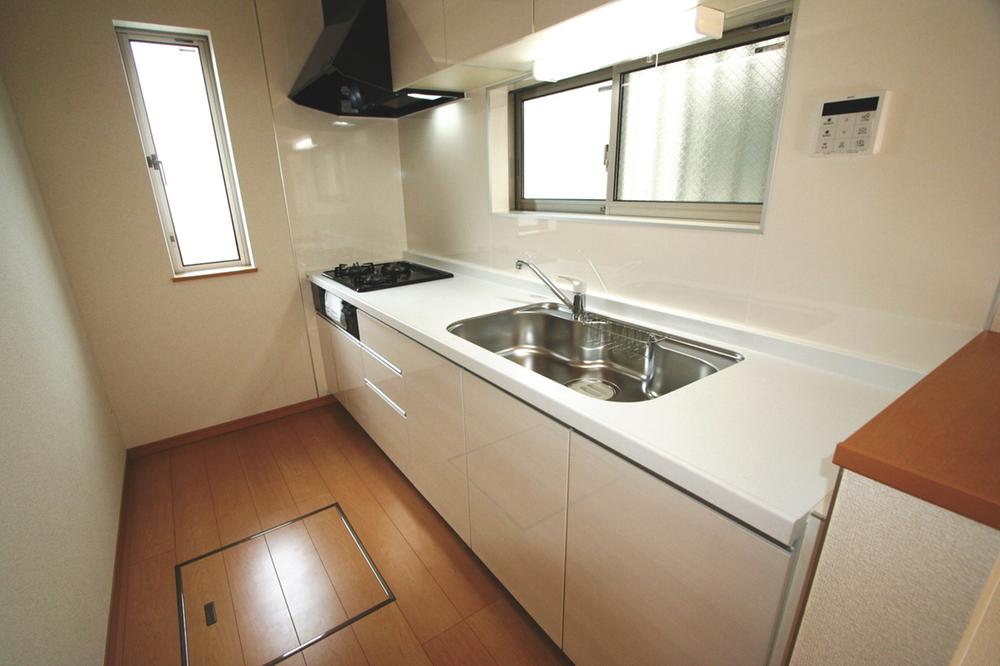 Kitchen. Local (10 May 2013) Shooting