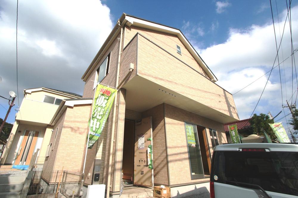 Local photos, including front road. Local (10 May 2013) Shooting