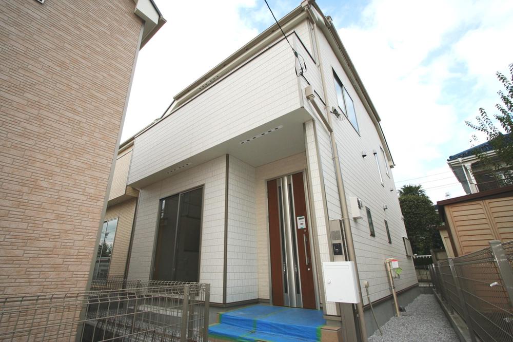 Local appearance photo. Local (10 May 2013) Shooting