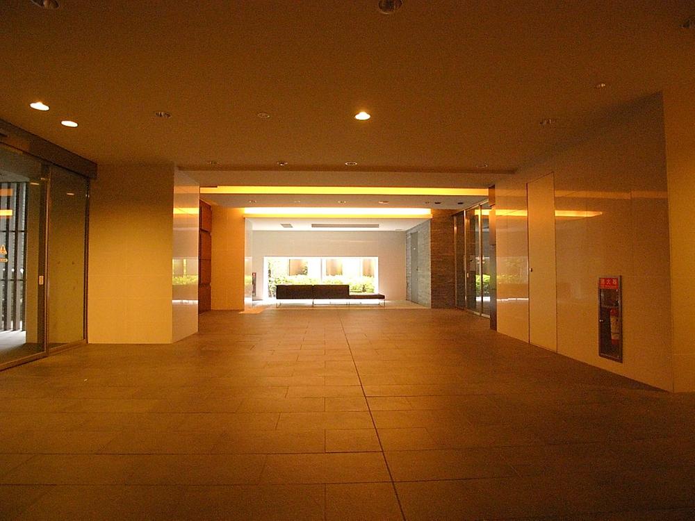 Entrance. Lounge felt serene lined with gravel to stylish space