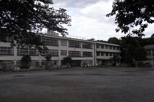 Primary school. 770m until Machida the second elementary school