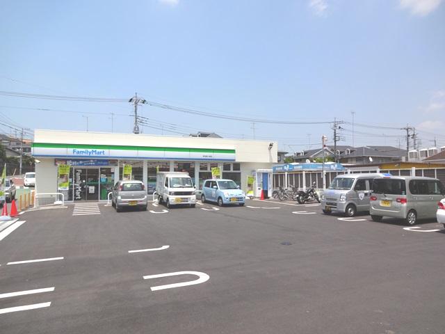 Convenience store. 80m to FamilyMart