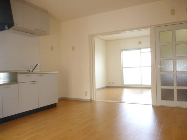 Living and room. DK