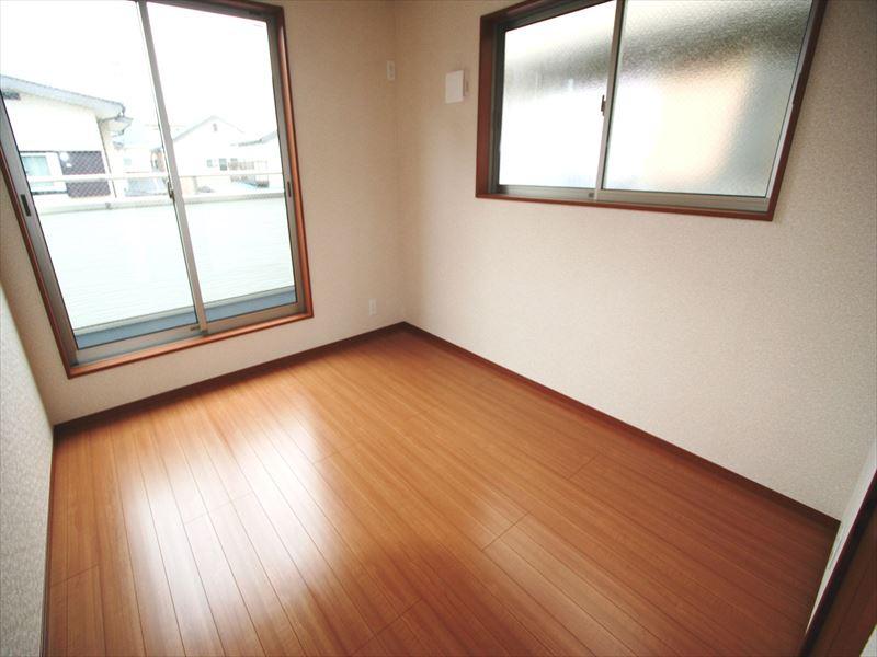 Same specifications photos (Other introspection). Same specifications