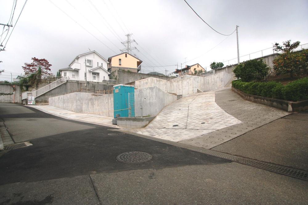 Local photos, including front road. Local (11 May 2013) Shooting