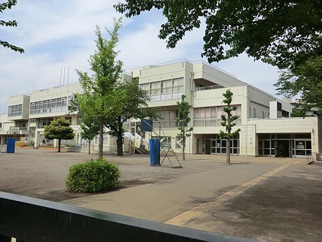Primary school. Nanakuniyama until elementary school 870m