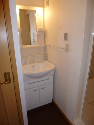 Washroom. ☆ Independence is a wash basin ☆