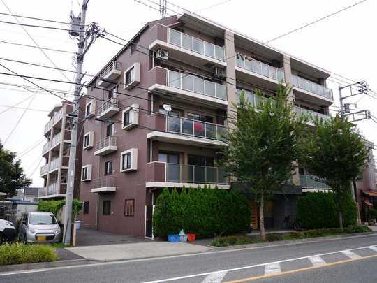 Local appearance photo. 2007 built shallow renovation already southeast angle May Built in 6 rooms in pet breeding Allowed Mansion, such as drugstore 2-minute walk from the commercial facilities are also many living environment is also good.