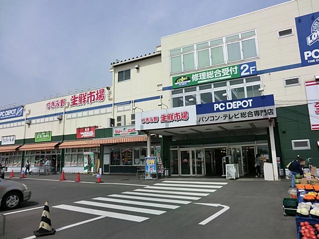 Supermarket. Tsurukame 1500m to land Tsukimino shop