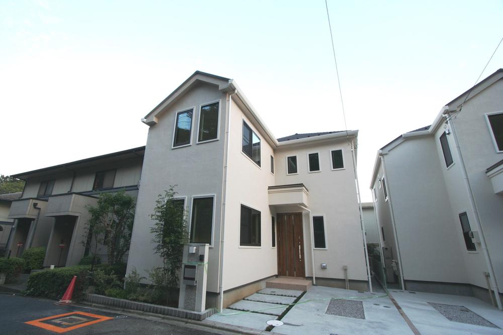 Local appearance photo. Local (10 May 2013) Shooting