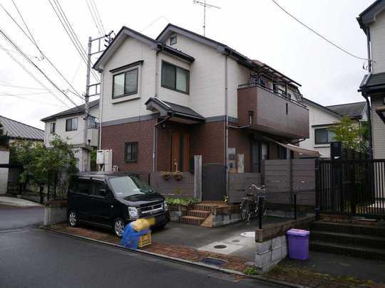 Local appearance photo. Good hit yang in all Shitsuminami facing in the corner lot of a quiet residential area. Car space is also possible two.