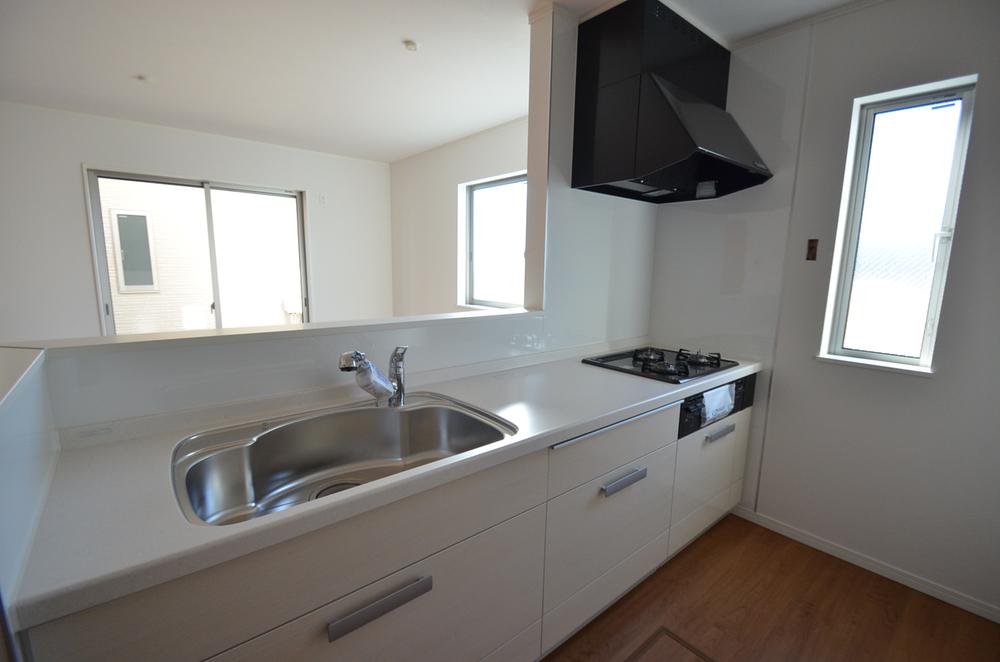 Kitchen. Indoor (12 May 2013) Shooting A Building