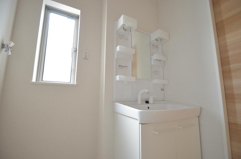 Wash basin, toilet. Indoor (12 May 2013) Shooting B Building