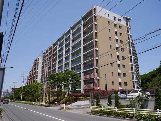 Local appearance photo. Substantial neighborhood commercial facilities, Has also been ensured 100% on-site parking there is a variety of shared facilities in the building.