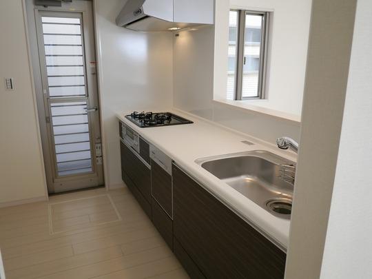 Kitchen. Water filter ・ Dish washing dryer with a glass top system Kitchen