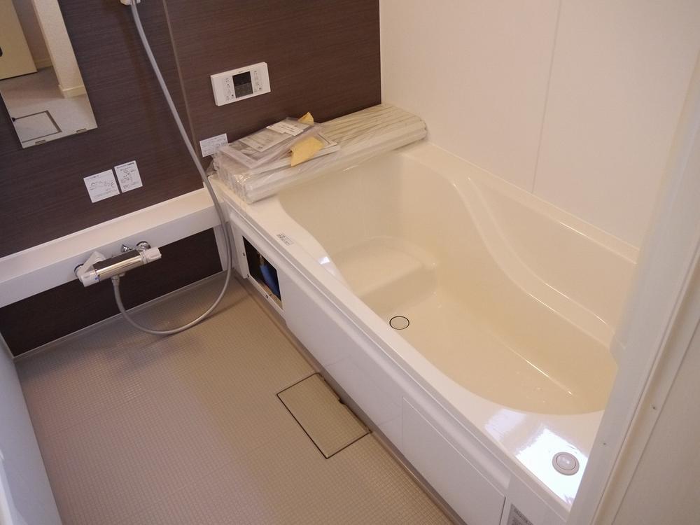 Bathroom. 1 tsubo size ・ Barrier-free type ・ With bathroom dryer