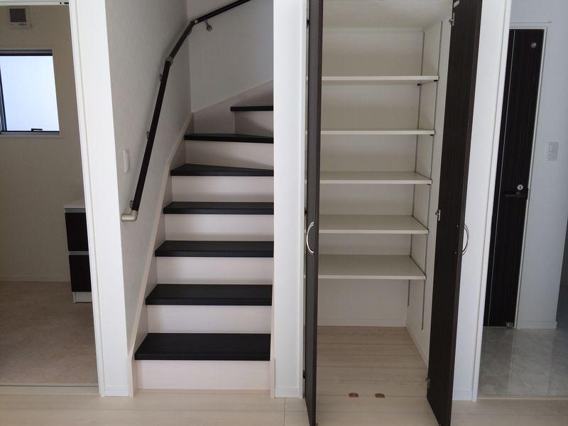 Other introspection. First floor staircase