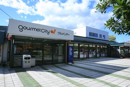 Supermarket. 800m to Gourmet City