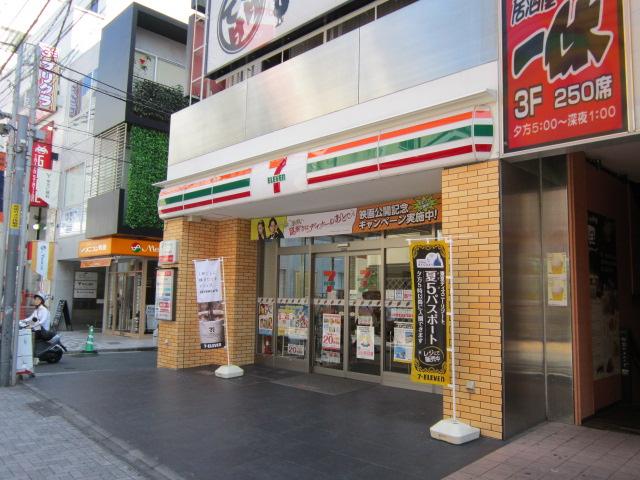 Convenience store. 20m until the Seven-Eleven Haramachida 4-chome