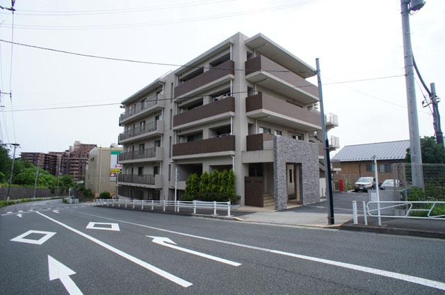 Local appearance photo. Including a full road