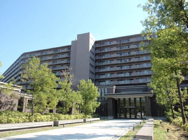 Local appearance photo. 2006 Built, Large-scale apartment 588 units of the big community
