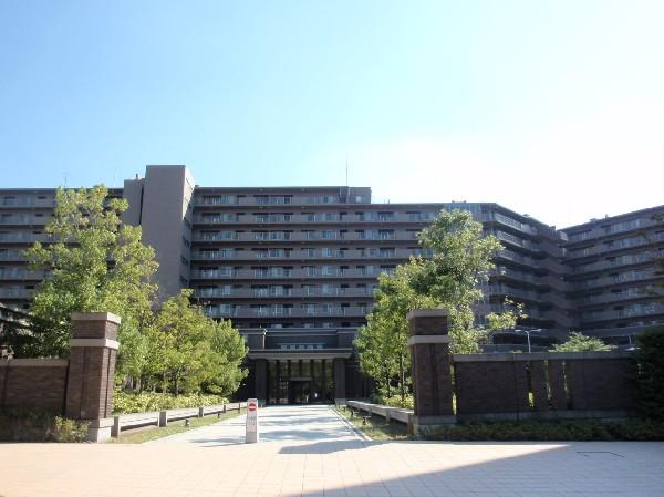 Local appearance photo. There is a full shared facilities. Kids Room, Fitness room, Theater Room, Karaoke Room, Convenience store FamilyMart