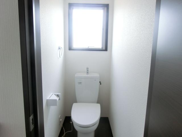 Toilet. Building 3 (06 May 2013) Shooting