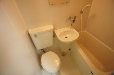 Bath. Easy also clean in the bus toilet same room ☆ It is with a wash basin!