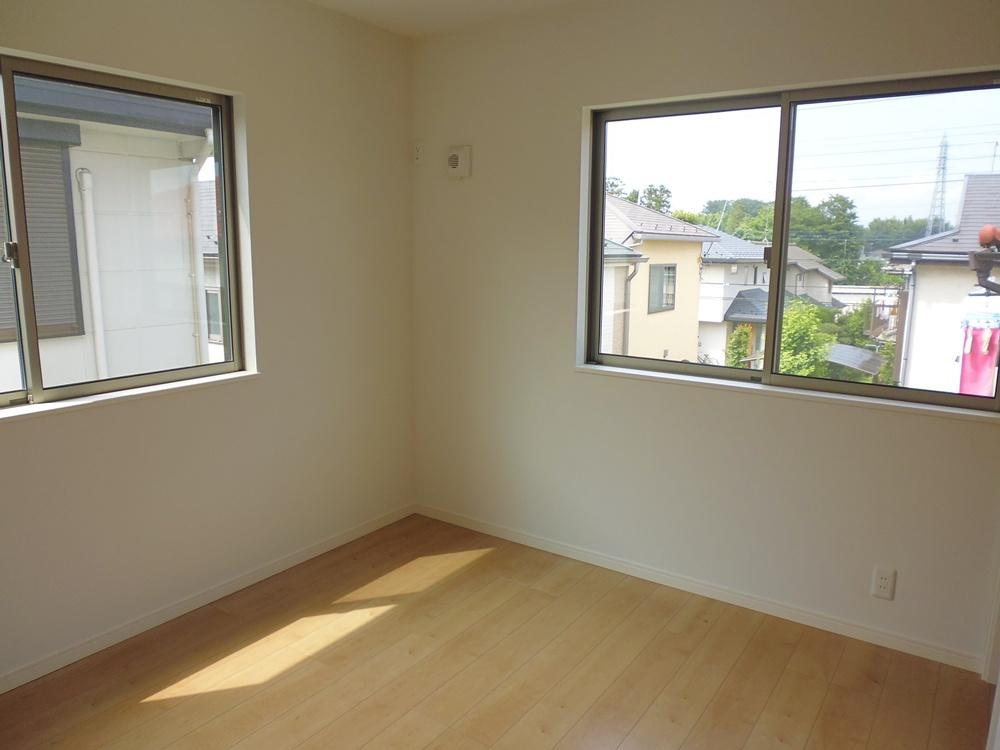 Non-living room. 1 Building