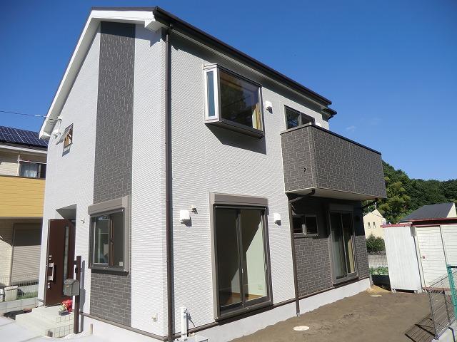 Local appearance photo. No day good of the local buildings are on the south side