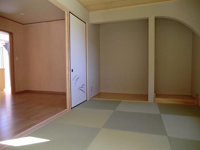 Non-living room. Stylish Japanese-style room. 