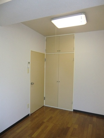 Receipt. Yes each room storage.