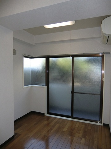 Other room space. Air conditioning, With lighting equipment.