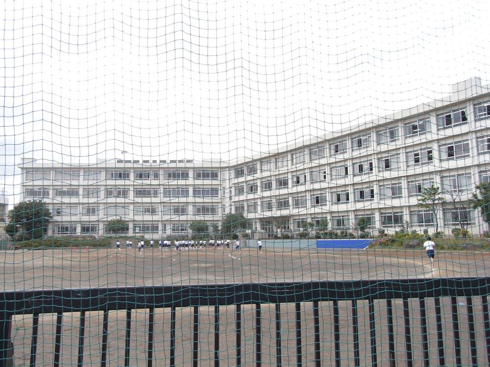 Junior high school. 530m until Machida second junior high school