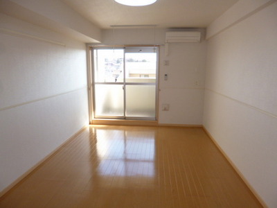 Other room space. Sunny