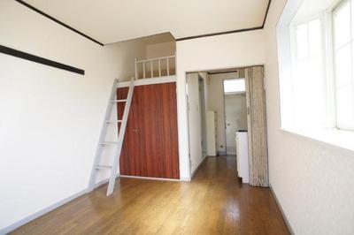Living and room. Bright room!