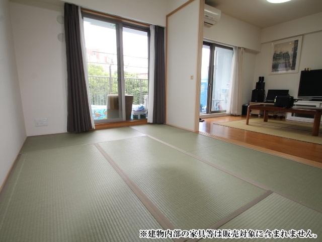 Non-living room. Balcony from Sol Grande Mates Tamasakai green coat Japanese-style room ・ Overlooking the LDK