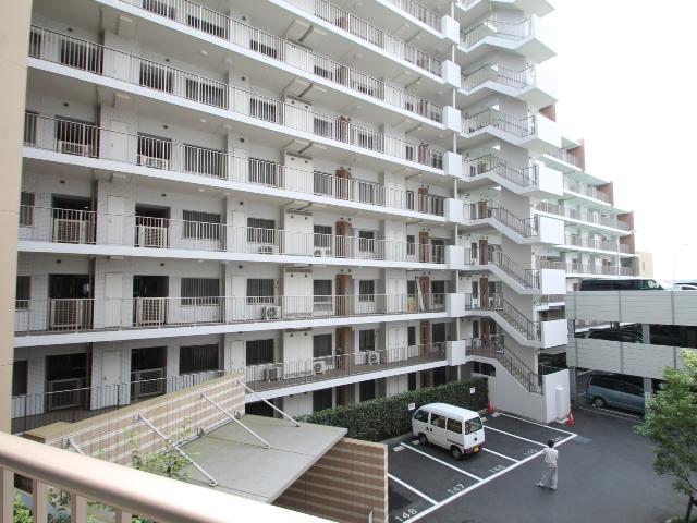 Parking lot. Sol Grande Mates Tamasakai Green Court Parking