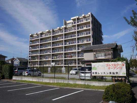 Local appearance photo. Drugstore 3-minute walk in the pet breeding Allowed apartment with a private garden ・ There are a number of other commercial facilities, such as a convenience store a 2-minute walk from shopping is also convenient.