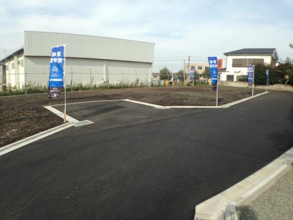 Local appearance photo. Flat terrain Development position designated road South road