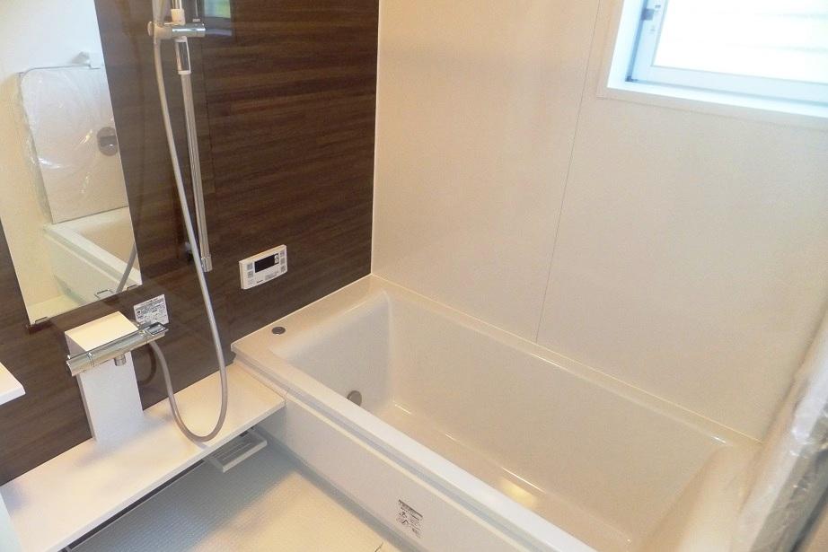Bathroom. Photo example of construction Same specifications Bathroom heating dryer Karari floor Thermos tub (insulation bathtub)