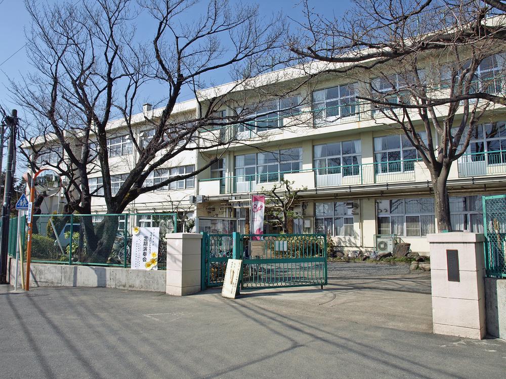 Primary school. 1210m to Machida fifth elementary school