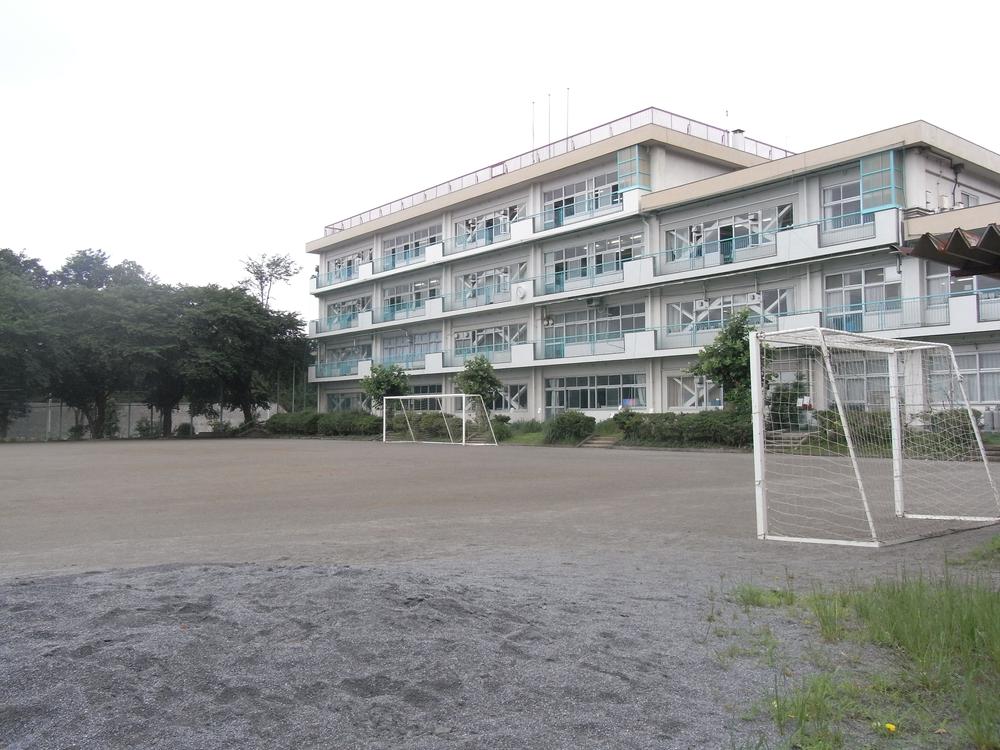 Junior high school. Minamioya 1020m until junior high school
