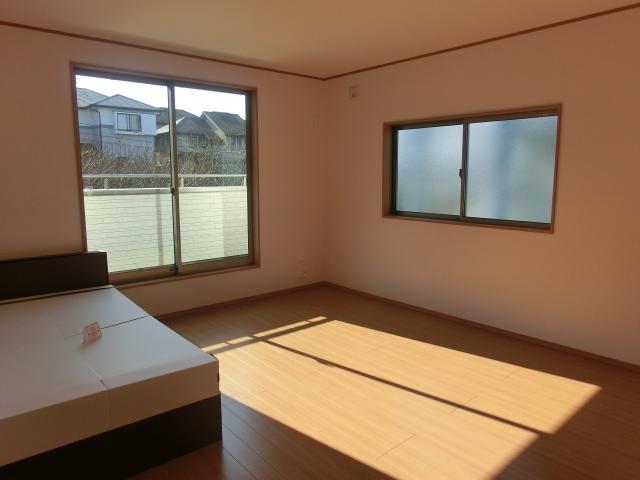 Non-living room. 1 Building