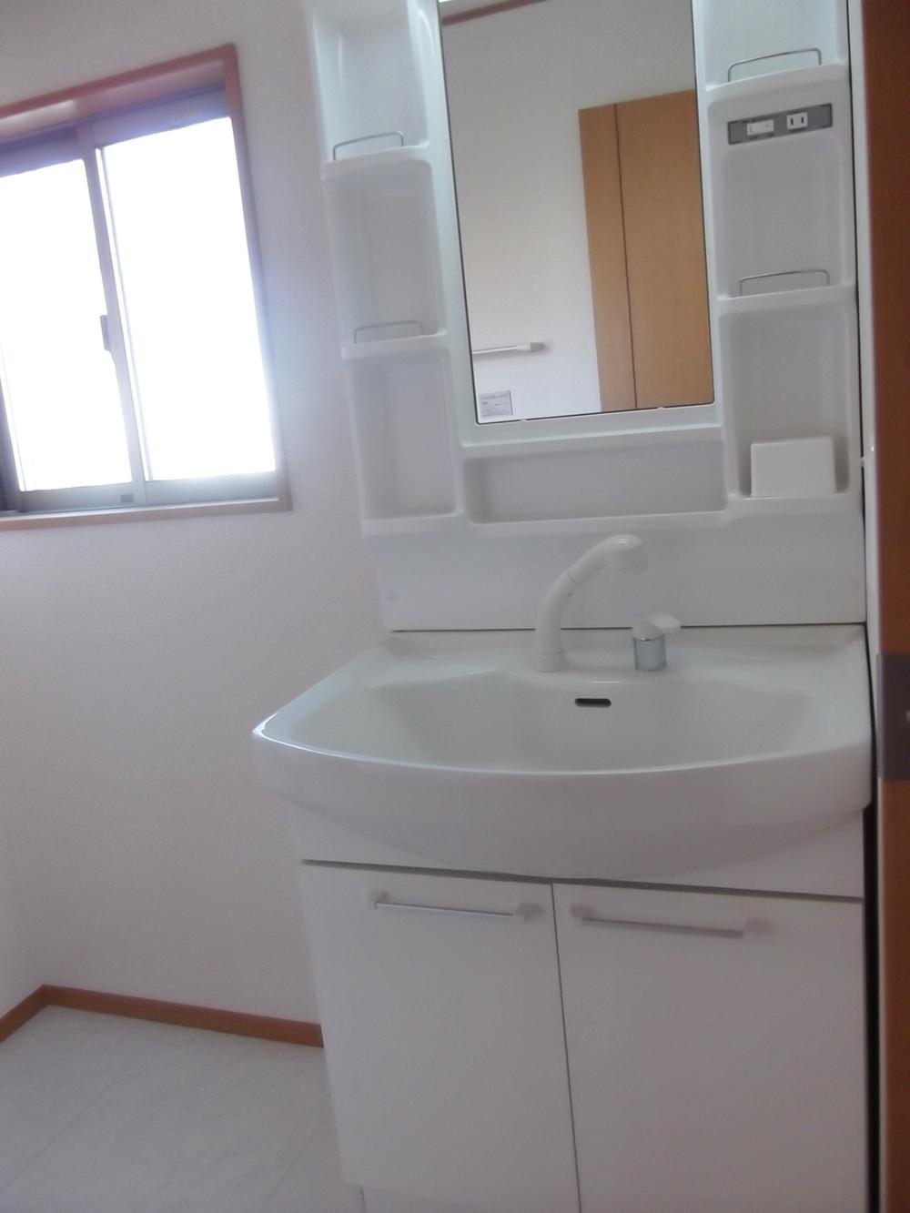 Wash basin, toilet. Indoor (12 May 2013) Shooting