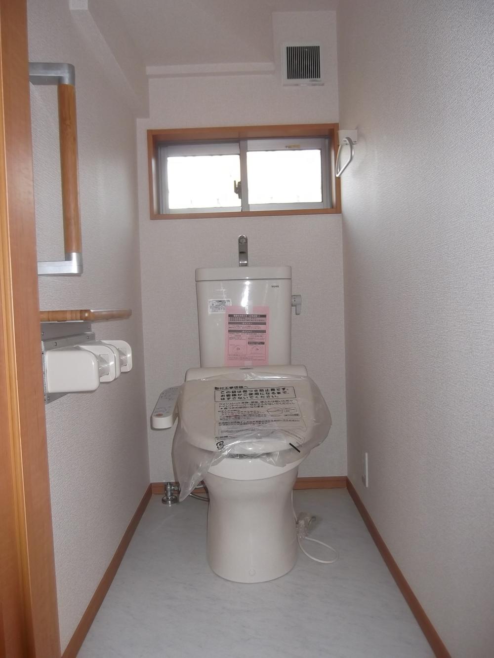 Toilet. Indoor (12 May 2013) Shooting