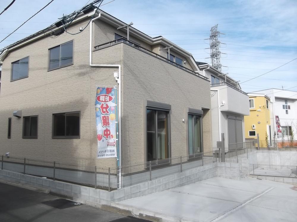 Local photos, including front road. Local (12 May 2013) is a good corner lot of per shooting yang! It is good views from the room