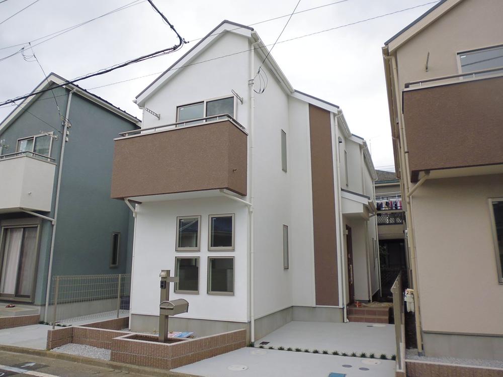 Local appearance photo. B Building